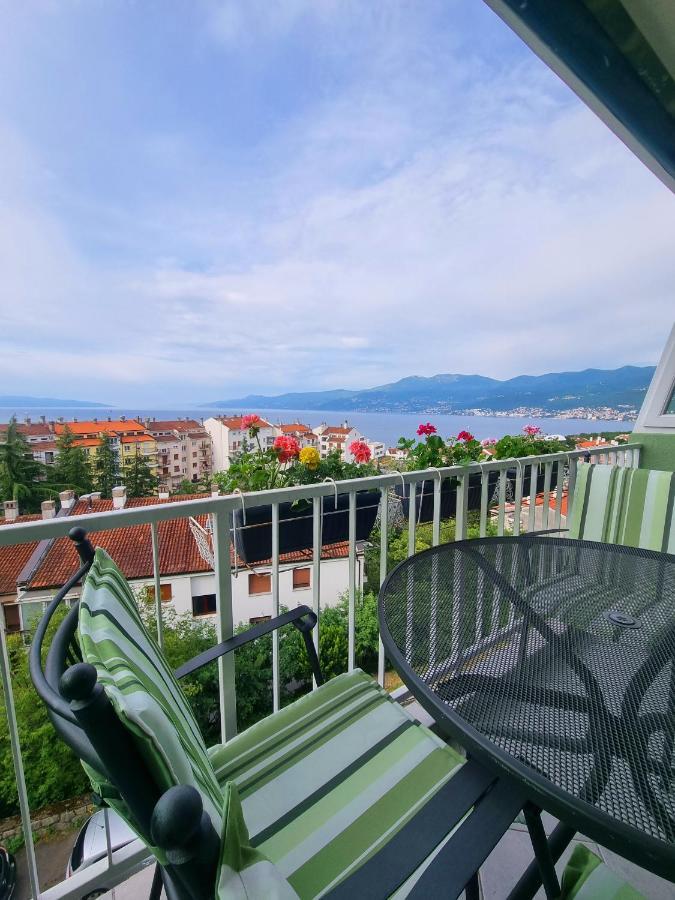 Apartment Rijeka With Sea View Bagian luar foto