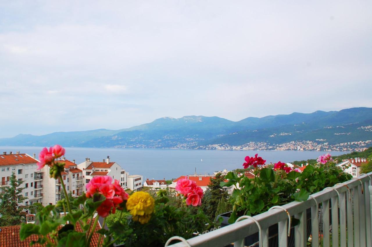 Apartment Rijeka With Sea View Bagian luar foto