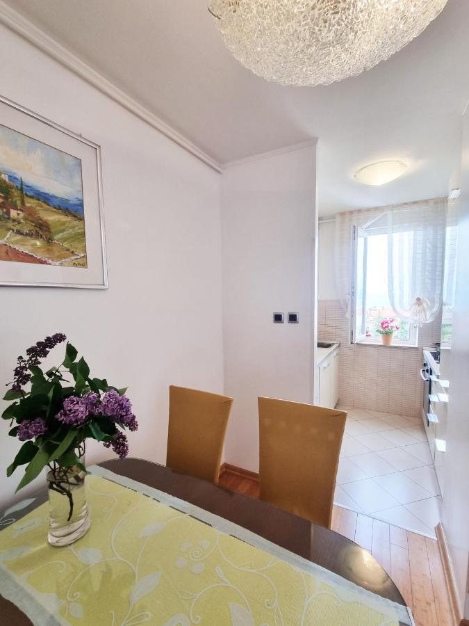 Apartment Rijeka With Sea View Bagian luar foto