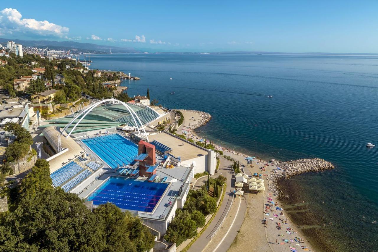 Apartment Rijeka With Sea View Bagian luar foto