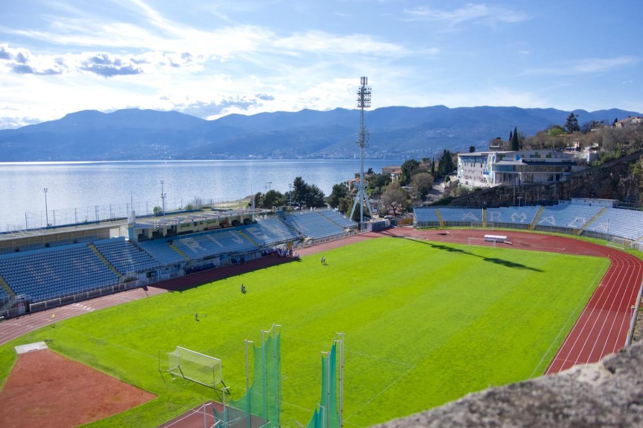 Apartment Rijeka With Sea View Bagian luar foto