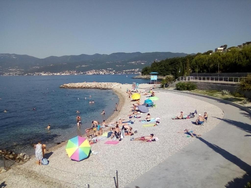 Apartment Rijeka With Sea View Bagian luar foto